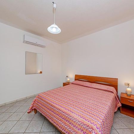 Appartamento Residenziale Trilocale 6 Posti Letto Via Sardegna San Teodoro San Teodoro  Exterior photo
